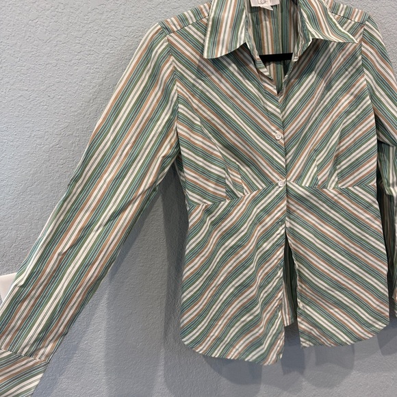 Cute AnnTaylor Loft Women's Button Down Shirt - 8 - Picture 4 of 5